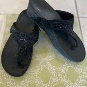 Women’s Black Vionic Wedge Flip Flop Sandals